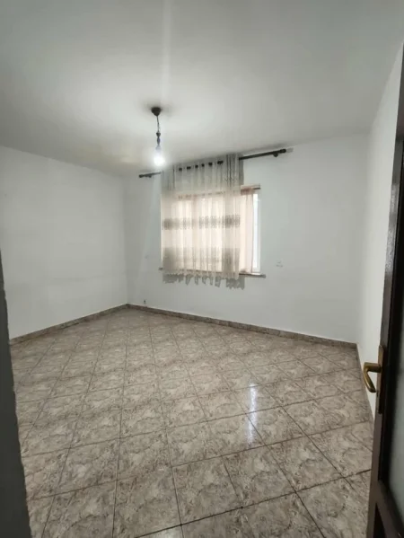 Tirane, jepet me qera apartament 2+1+Ballkon Kati 3, 80 m² 400 € (Ferrit Xhaiko)
