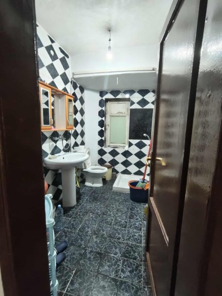 Tirane, jepet me qera apartament 2+1+Ballkon Kati 3, 80 m² 400 € (Ferrit Xhaiko)