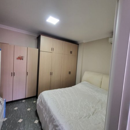 Tirane, jepet me qera apartament 3+1+Ballkon Kati 3, 138 m² 700 € (Komuna e Parisit)