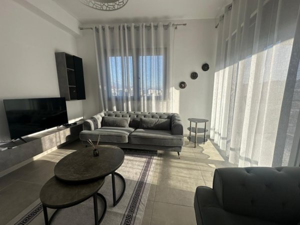 Tirane, jepet me qera apartament 2+1+Ballkon Kati 6, 90 m² 600 € (Unaza e re)