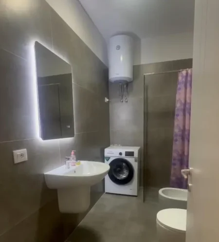 Tirane, jepet me qera apartament 2+1+Ballkon Kati 6, 90 m² 600 € (Unaza e re)