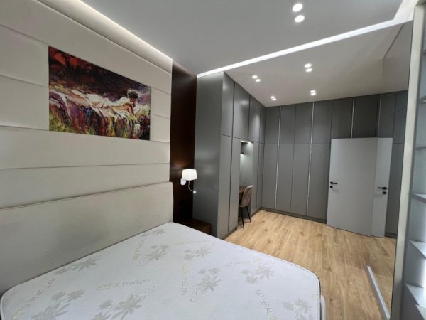 Tirane, jepet me qera apartament 1+1+Ballkon Kati 8, 70 m² 850 € (Rruga Kavajes)
