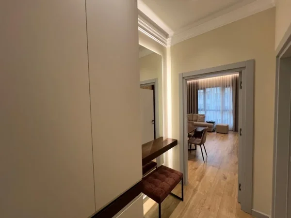 Tirane, jepet me qera apartament 1+1+Ballkon Kati 8, 70 m² 850 € (Rruga Kavajes)
