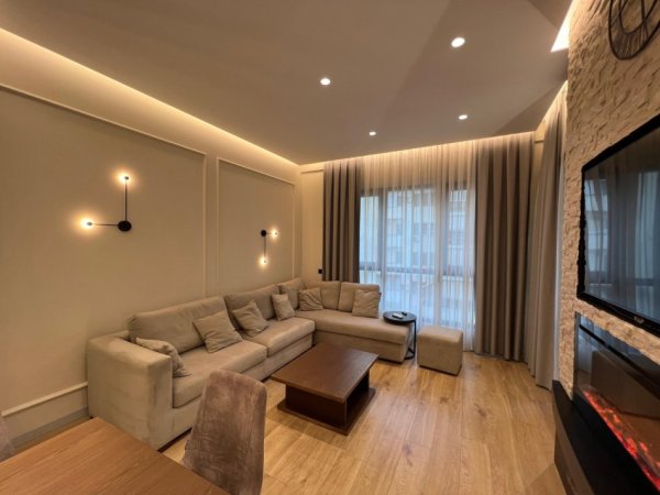 Tirane, jepet me qera apartament 1+1+Ballkon Kati 8, 70 m² 850 € (Rruga Kavajes)