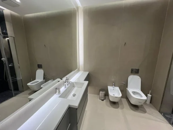 Tirane, jepet me qera apartament 1+1+Ballkon Kati 8, 70 m² 850 € (Rruga Kavajes)