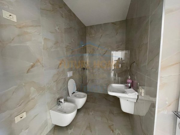 Qera, Zyre, Golden Tower Residence, Mine Peza, Tiranë. 700 €