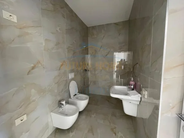 Qera, Zyre, Golden Tower Residence, Mine Peza, Tiranë. 700 €