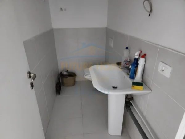 Qera, Ambient Biznesi, Residenca Kodra e Diellit 2, Tiranë. 450 €