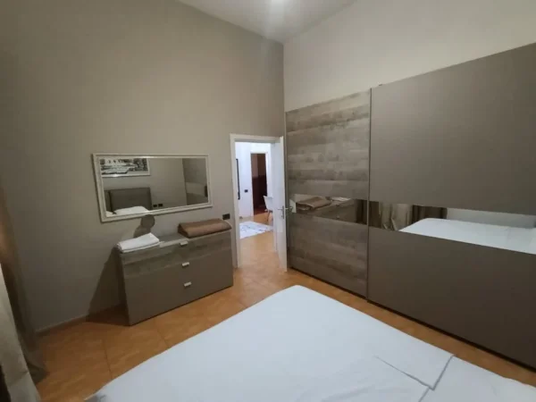 Apartament per 3 persona. Pa komision