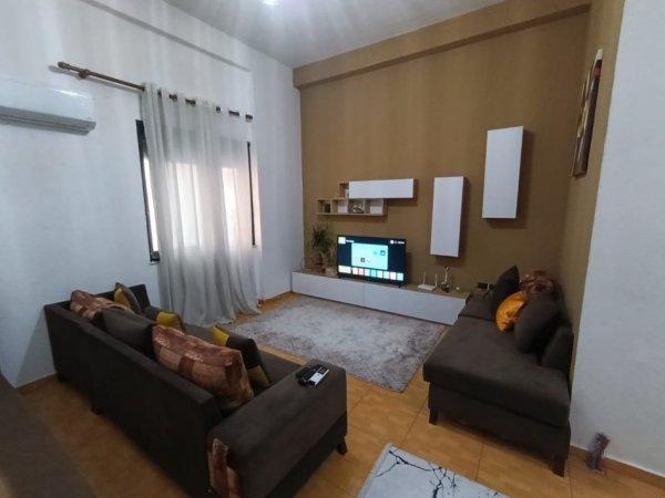 Apartament per 3 persona. Pa komision