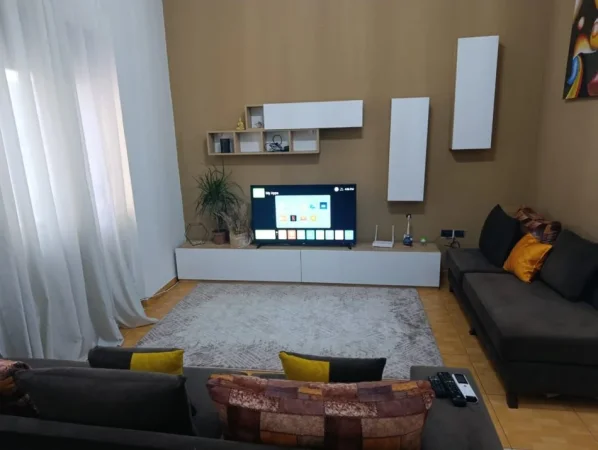 Apartament per 3 persona. Pa komision
