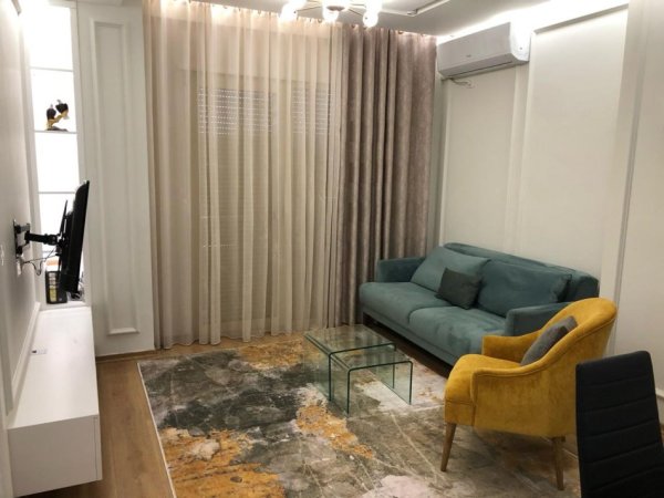 Tirane, jepet me qera apartament 1+1+Ballkon Kati 3, 60 m² 550 € (Ali demi)