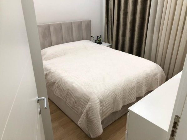 Tirane, jepet me qera apartament 1+1+Ballkon Kati 3, 60 m² 550 € (Ali demi)