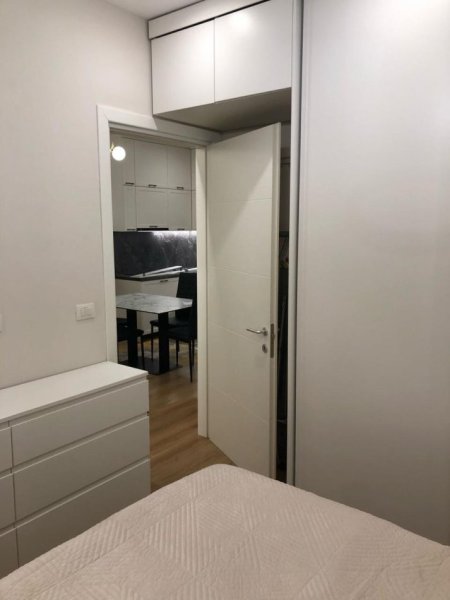 Tirane, jepet me qera apartament 1+1+Ballkon Kati 3, 60 m² 550 € (Ali demi)