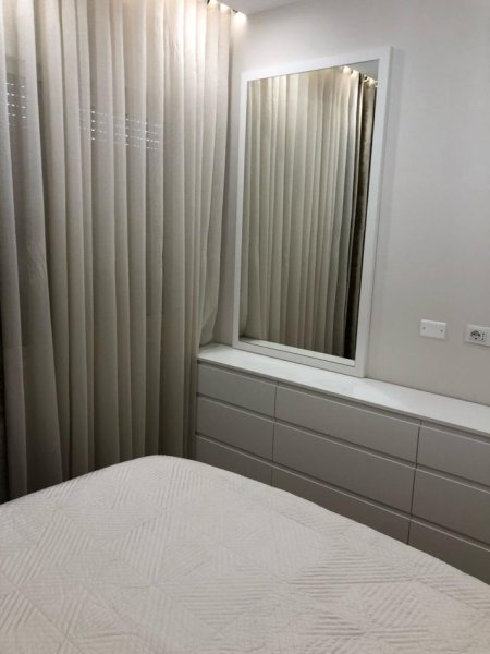 Tirane, jepet me qera apartament 1+1+Ballkon Kati 3, 60 m² 550 € (Ali demi)