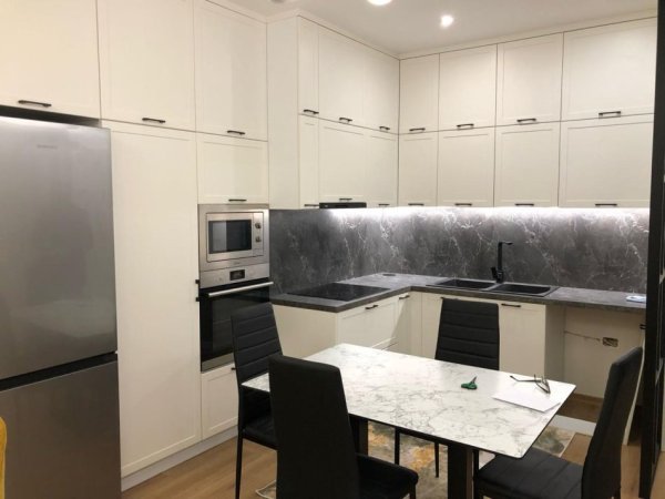 Tirane, jepet me qera apartament 1+1+Ballkon Kati 3, 60 m² 550 € (Ali demi)