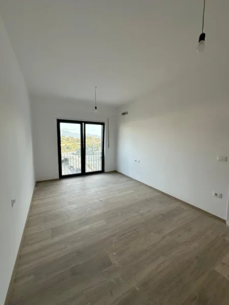Tirane, shitet apartament 2+1+Ballkon Kati 3, 93 m² 180.000 € (Kodra e Diellit)