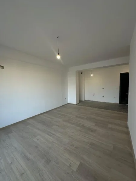 Tirane, shitet apartament 2+1+Ballkon Kati 3, 93 m² 180.000 € (Kodra e Diellit)
