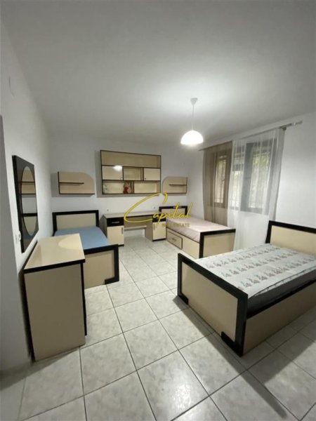 Tirane, jepet me qera Vile 2+1 Kati 1, 130 m² 400 € (KOMBINAT)