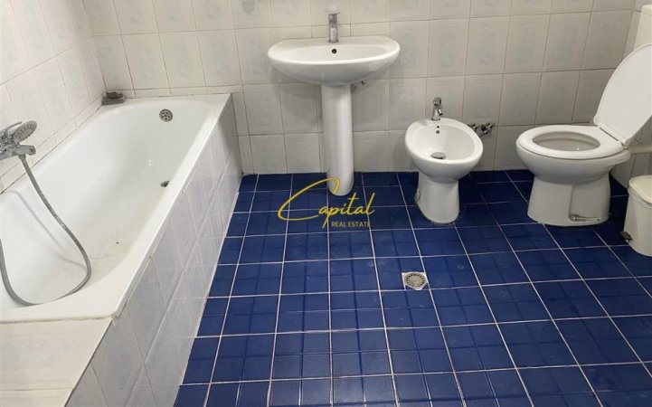 Tirane, jepet me qera Vile 2+1 Kati 1, 130 m² 400 € (KOMBINAT)