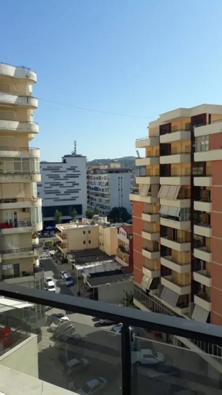 Vlore, jepet me qera apartament 1+1 Kati 5, 55 m² 300 € (LUNGOMARE)