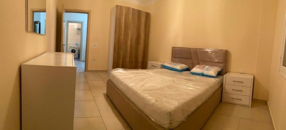 Vlore, jepet me qera apartament 1+1 Kati 4, 60 m² 260 € (TRANSBALLKANIKE)