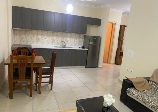 Vlore, jepet me qera apartament 1+1 Kati 4, 60 m² 260 € (TRANSBALLKANIKE)