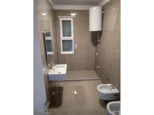 Tirane, shes Vile 2 Katshe Kati 2, 414 m² 600.000 € 