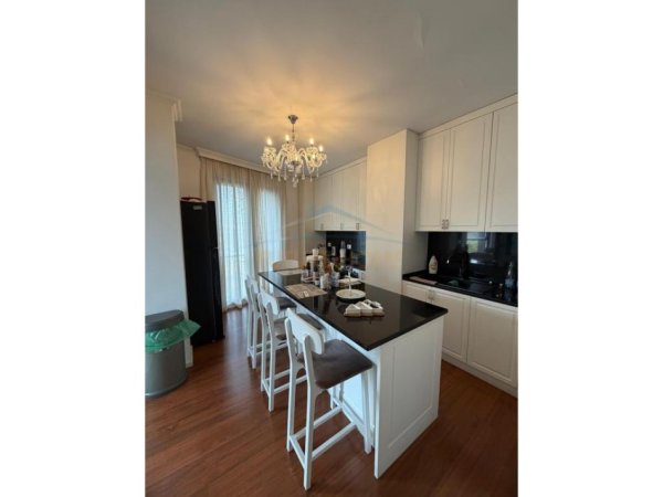 Tirane, shitet apartament 3+1 Kati 6, 180 m² 850.000 € 