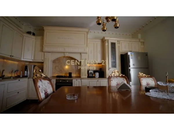 Tirane, shes Vile 3 Katshe Kati 4, 1.000 m² 750.000 € (Kodra e Priftit)