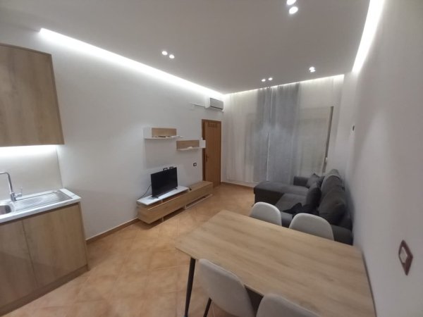Tirane, jepet me qera apartament 2+1+Ballkon Kati 1, 75 m² 400 € (Fresk)