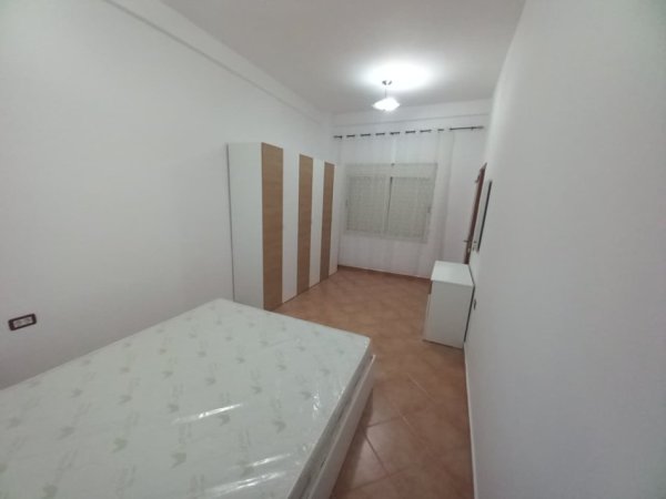 Tirane, jepet me qera apartament 2+1+Ballkon Kati 1, 75 m² 400 € (Fresk)
