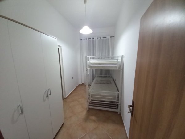 Tirane, jepet me qera apartament 2+1+Ballkon Kati 1, 75 m² 400 € (Fresk)