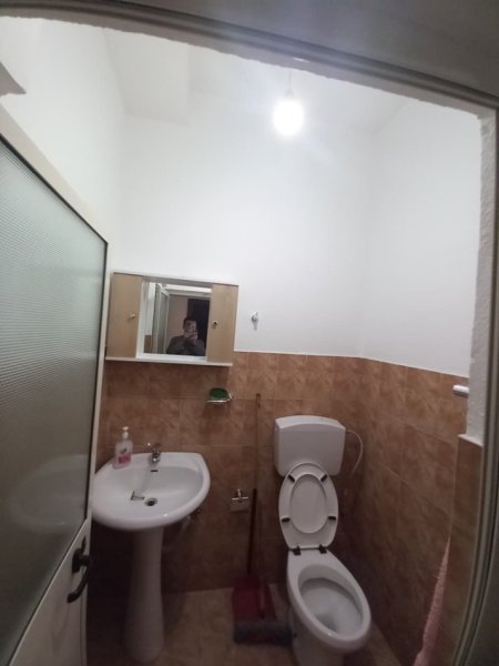 Tirane, jepet me qera apartament 2+1+Ballkon Kati 1, 75 m² 400 € (Fresk)
