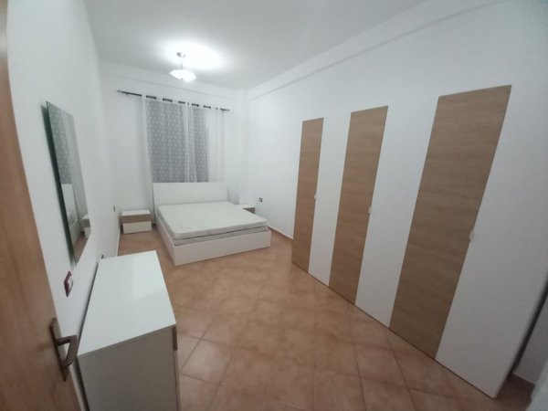 Tirane, jepet me qera apartament 2+1+Ballkon Kati 1, 75 m² 400 € (Fresk)
