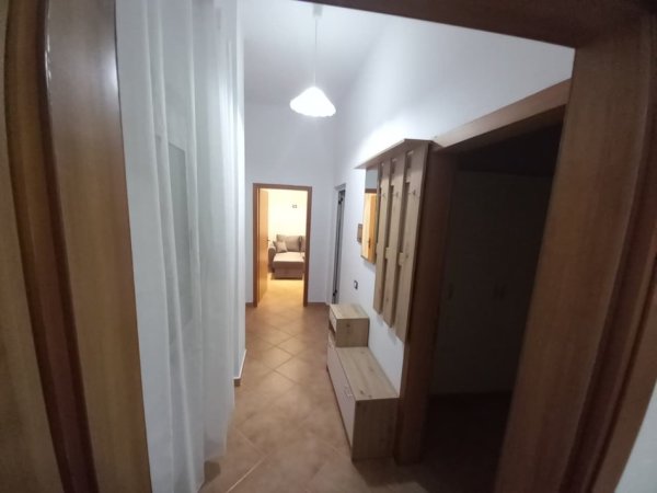 Tirane, jepet me qera apartament 2+1+Ballkon Kati 1, 75 m² 400 € (Fresk)
