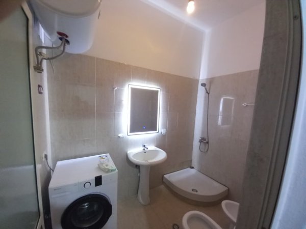 Tirane, jepet me qera apartament 2+1+Ballkon Kati 1, 75 m² 400 € (Fresk)