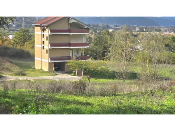 Tirane, shitet Vile 3 Katshe Kati 4, 405 m² (Mullet)