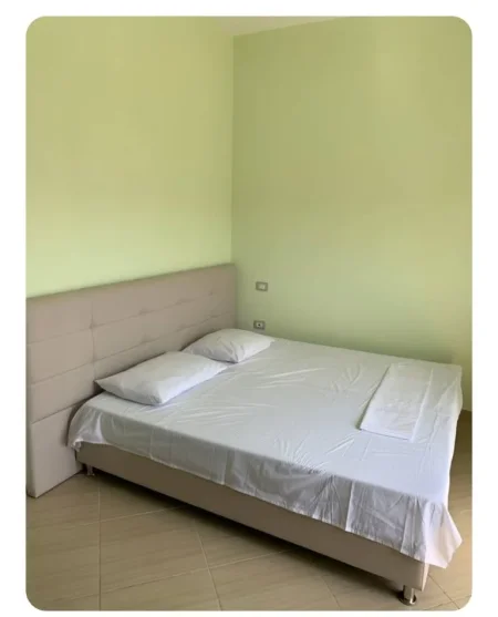 Vlore, jepet me qera apartament 1+1+Ballkon Kati 4, 120 m² 330 € (MURADIE)
