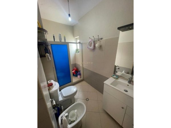 Tirane, shitet apartament 2+1 Kati 5, 97 m² 130.001 € (Shkoze)