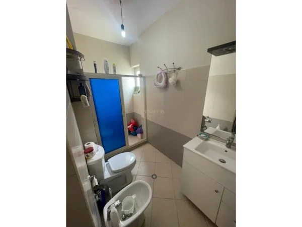 Tirane, shitet apartament 2+1 Kati 5, 97 m² 130.001 € (Shkoze)