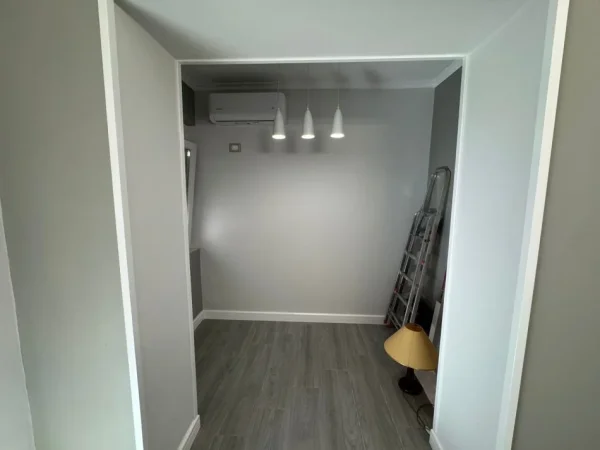 Tirane, jepet me qera zyre Kati 0, 60 m² 500 € 