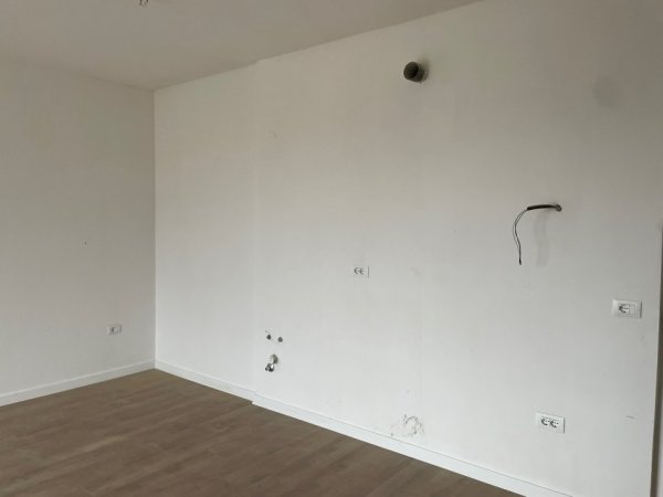 Tirane, jepet me qera apartament 1+1+Ballkon Kati 7, 65 m² 320 € (Univers City)