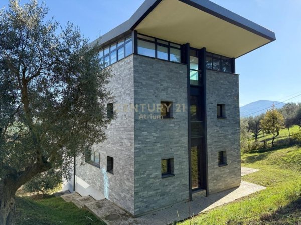 Tirane, shitet Vile 2 Katshe Kati 2, 439 m² 850.000 € (Kompleksi Barkea , Farke)