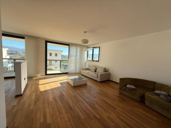 Tirane, shitet Vile 2 Katshe Kati 2, 439 m² 850.000 € (Kompleksi Barkea , Farke)