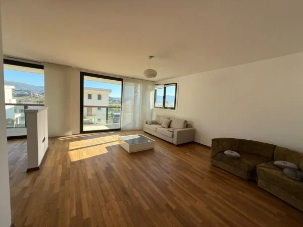 Tirane, shitet Vile 2 Katshe Kati 2, 439 m² 850.000 € (Kompleksi Barkea , Farke)