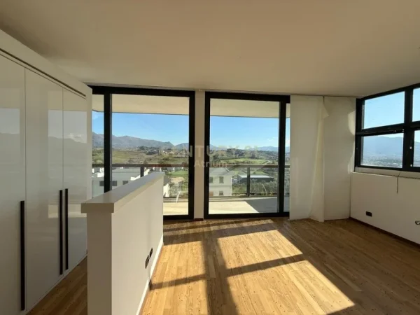 Tirane, shitet Vile 2 Katshe Kati 2, 439 m² 850.000 € (Kompleksi Barkea , Farke)