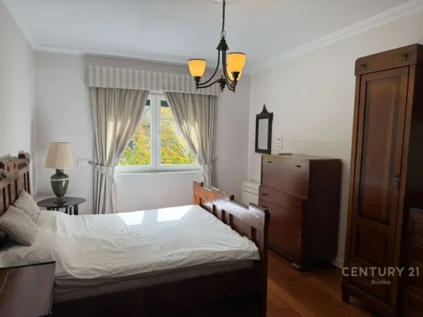 Tirane, shes apartament 3+1+Aneks+Ballkon Kati 1, 156 m² 