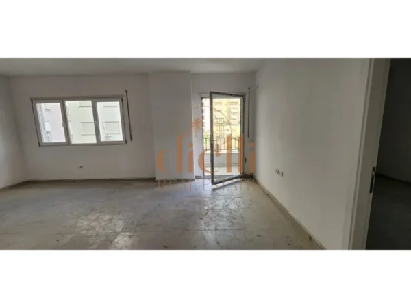 Tirane, jepet me qera zyre Kati 2, 600 €