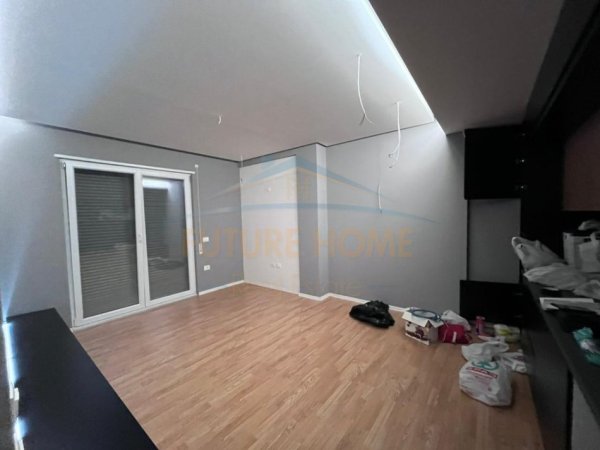 Qera, Apartament 2+1, Qender. 800 €